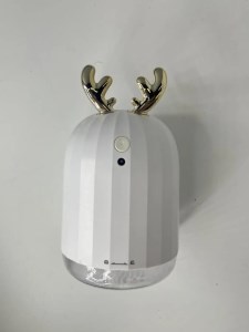 deer-humidifier بخار ساز طرح گوزن با طراحی فانتزی و تولید بخار سرد ملایم مناسب اتاق خواب و محل کار